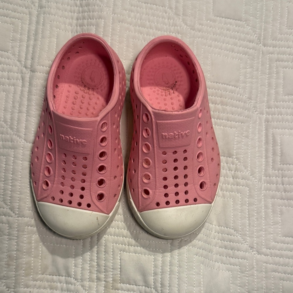 Native Kids Water Shoes - Pink and White
